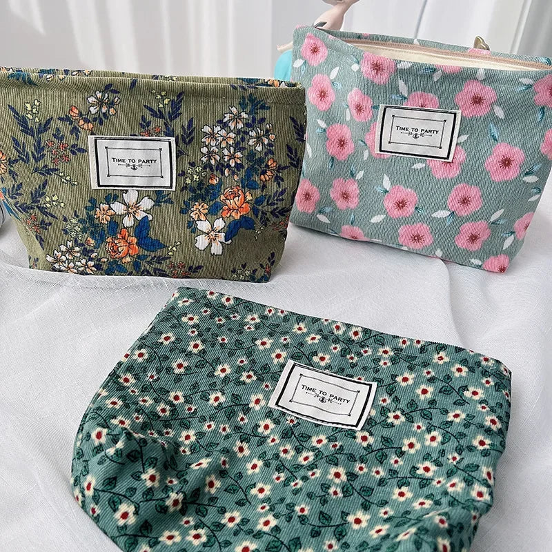 ✿ Floral Embroidered Cosmetic Bag: Stylish Makeup Organizer for Women on the Go! ✿